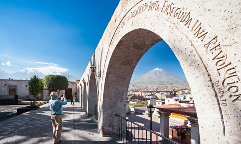 fly-with-the-condors-arequipa-arch