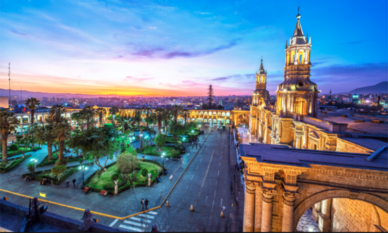 fly-with-the-condors-main-square-at-night